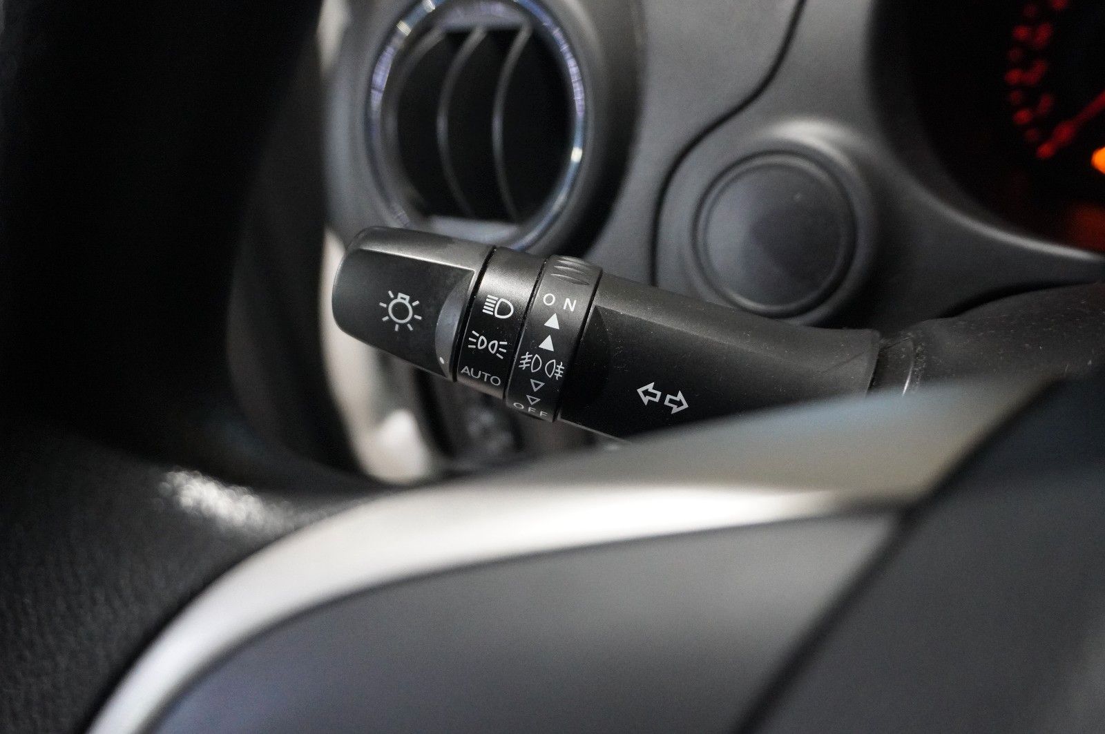 Fahrzeugabbildung Mitsubishi Space Star 1.2 SPIRIT 5-TÜR KLIMA/USB/NEBEL/AUX