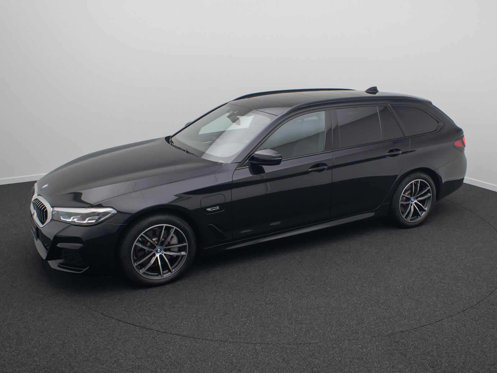 Fahrzeugabbildung BMW 530e xD M Sport DAB Kamera 4Klima Alarm Panorama
