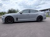Kia Stinger GT 3.3 V6 AWD Vollausst. Kia-Scheckheft - graue Kia Stinger