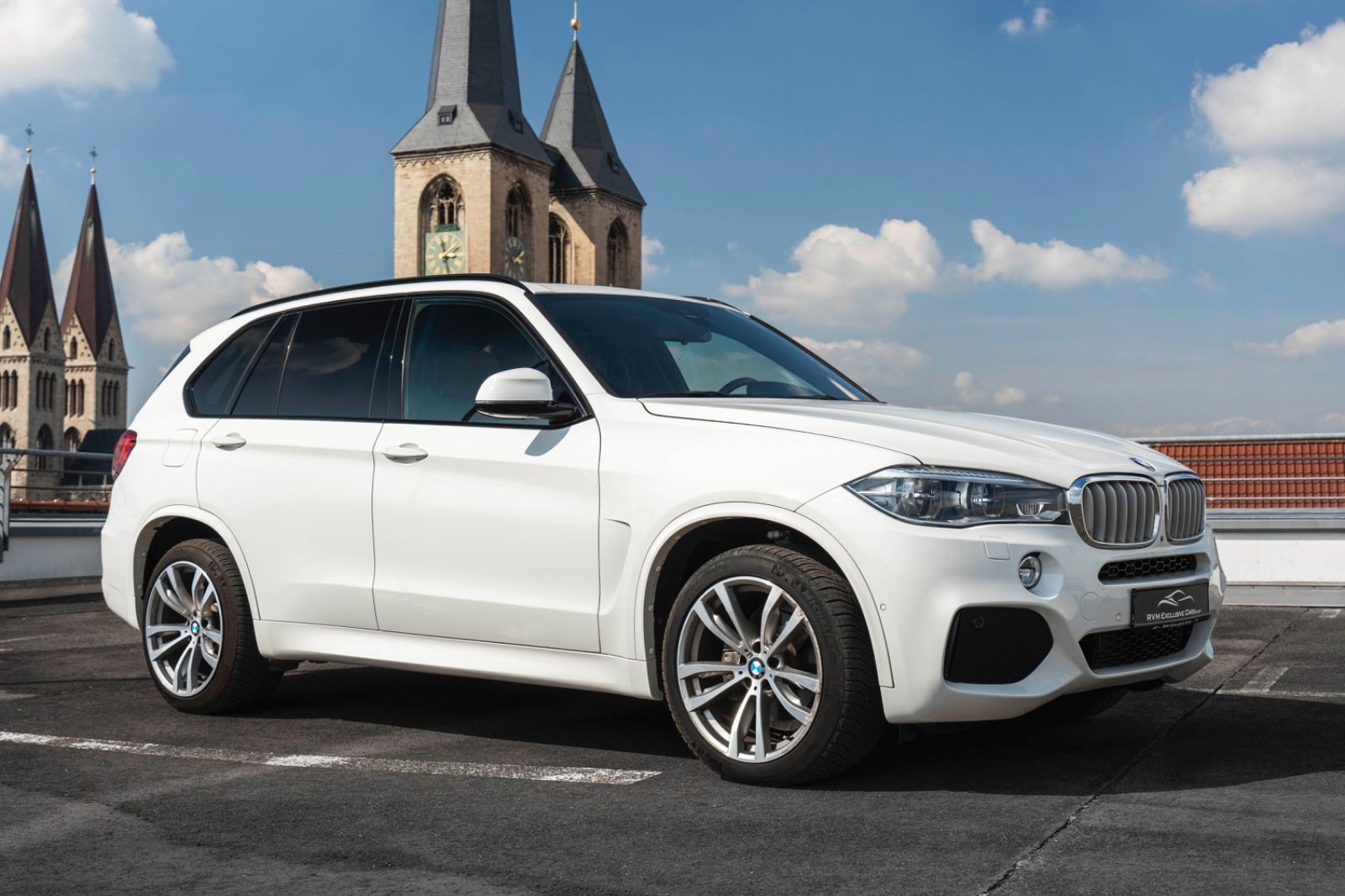 Fahrzeugabbildung BMW X5 XDrive 35d M-SPORTPAKET H&K HUD 360° CARPLAY