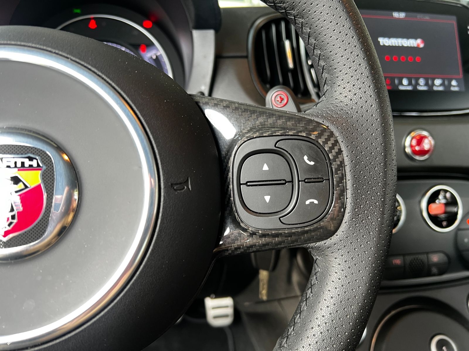 Fahrzeugabbildung Abarth 695 Competizione BEATS XEN NAV PDC ALU