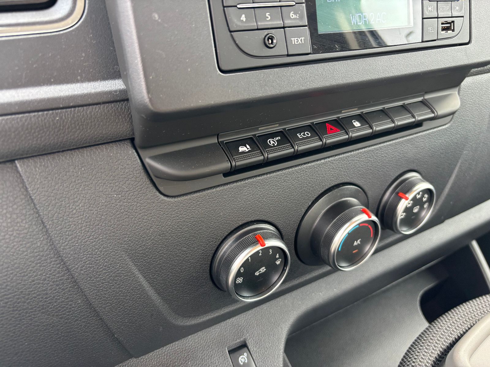 Fahrzeugabbildung Renault MASTER Abschleppwagen AHK 3,5t Klima Tempomat