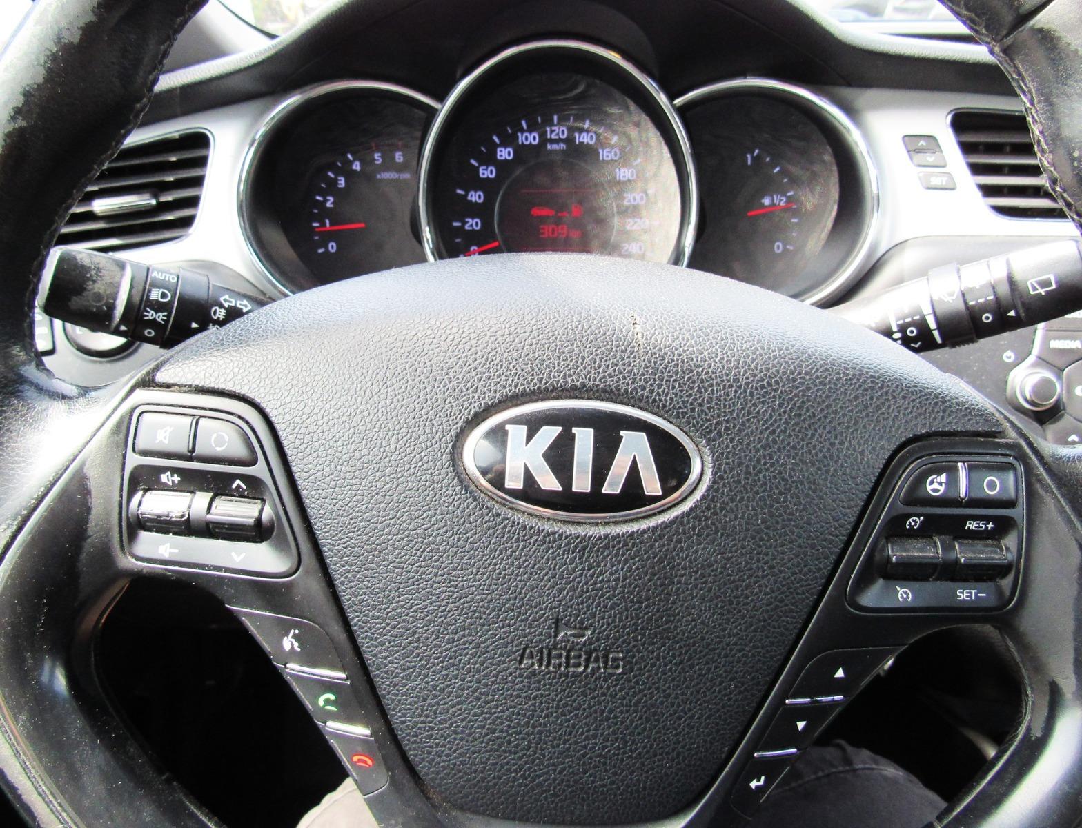 Kia cee'd 2012 — photo 11