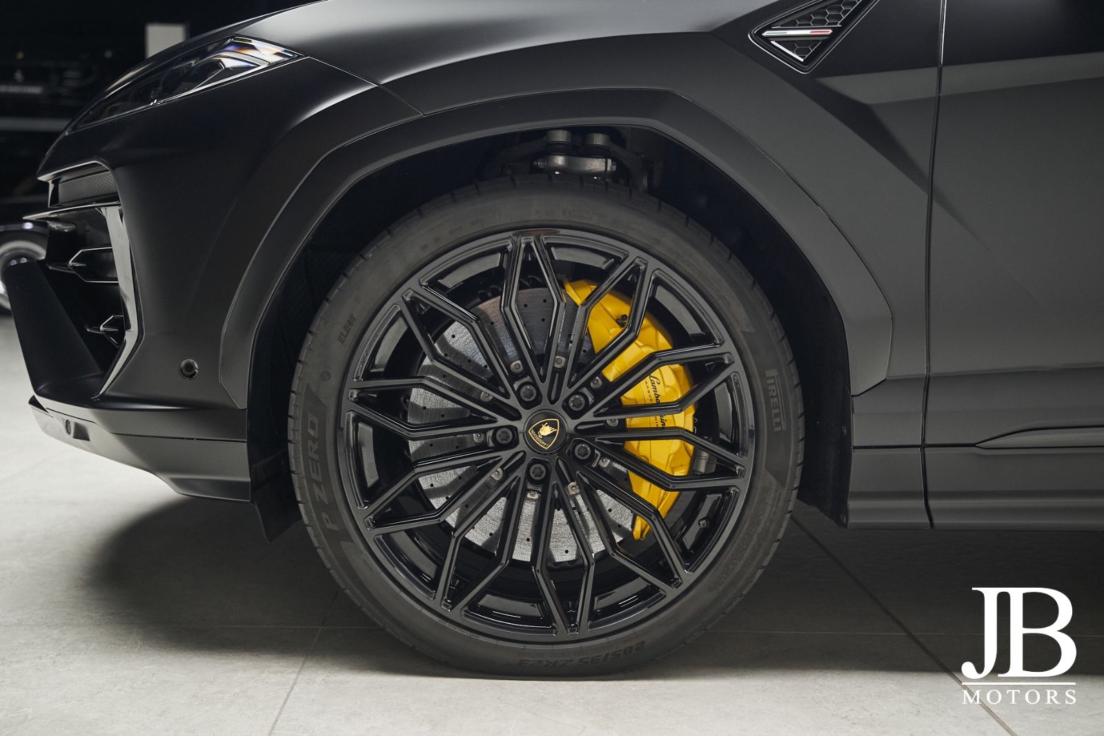 Fahrzeugabbildung Lamborghini Urus SE Panorama 3D B&O Carbon 23 Zoll