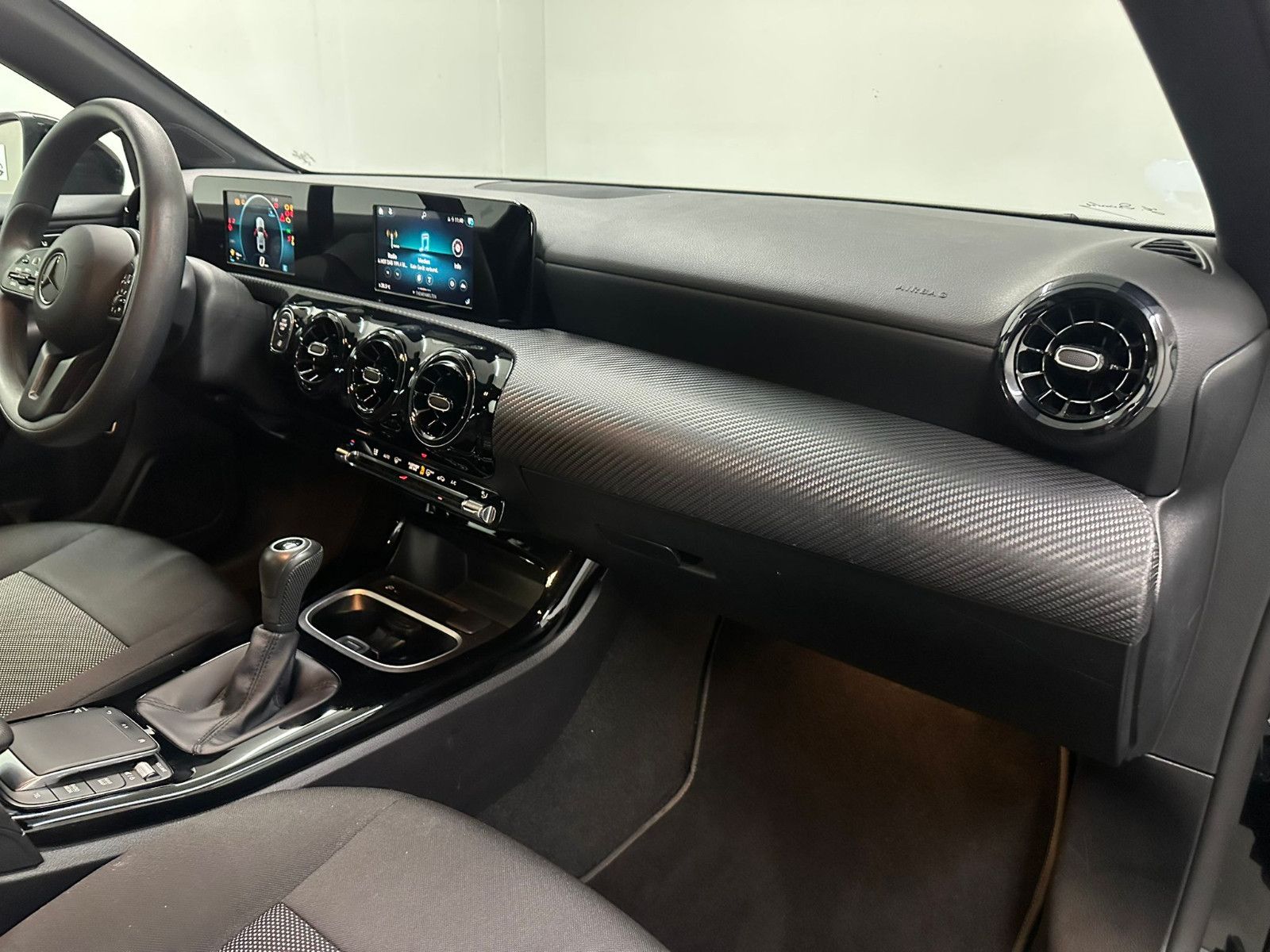 Fahrzeugabbildung Mercedes-Benz A 200 d Limousine *KAMERA*NAVI*CARPLAY*AHK*