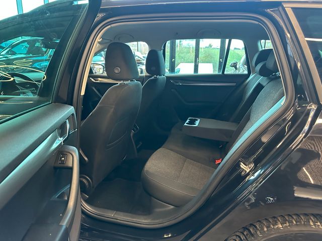 Skoda Octavia Combi Soleil *ACC*NAVI*PDC*SZHZ*APPLE*