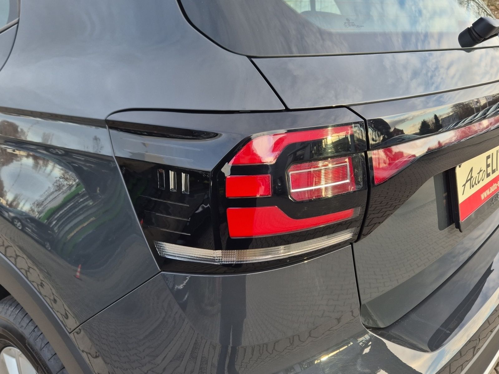 Fahrzeugabbildung Volkswagen T-Cross TSI Life DSG NSW SHZ