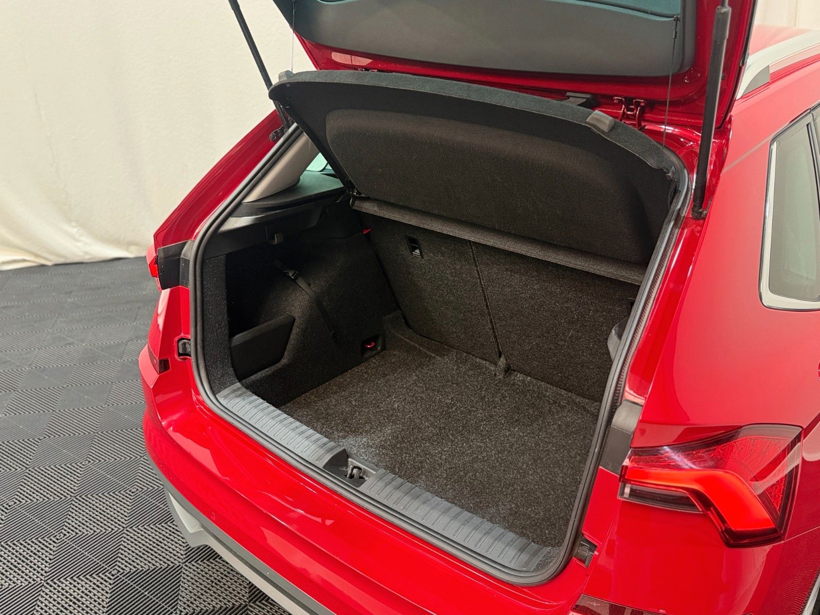 Fahrzeugabbildung SKODA Kamiq Ambition 1.0TSI / Android-Apple CarPlay
