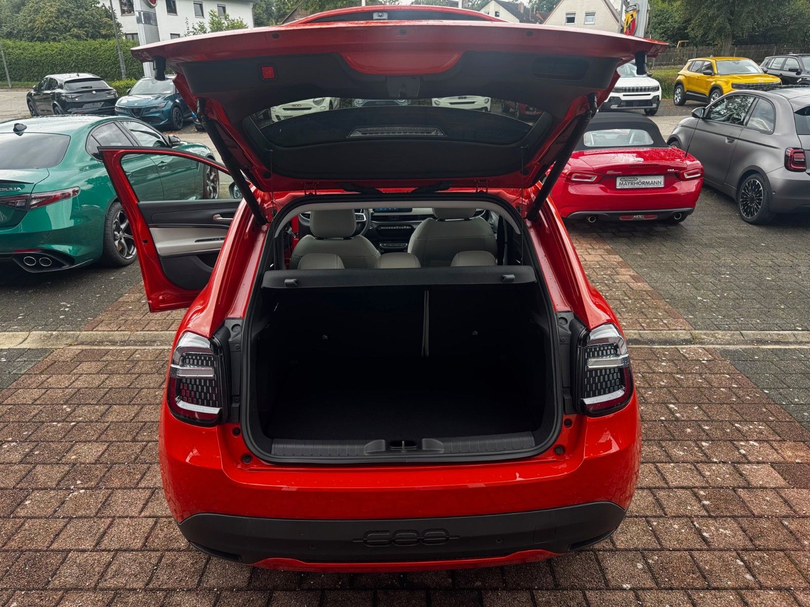 Fahrzeugabbildung Fiat 600E La Prima / Navi / Kamera / Sitzheizung