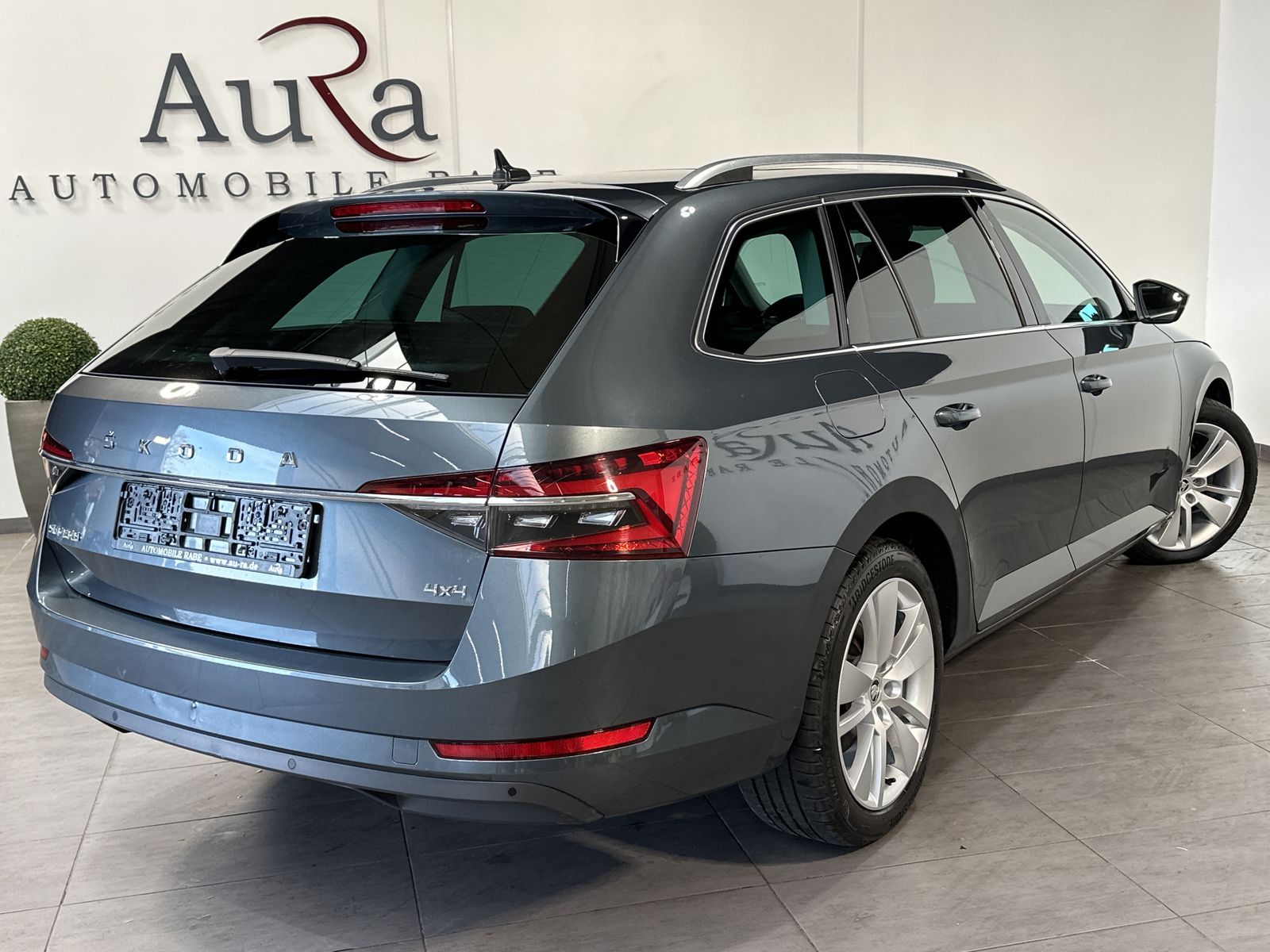 Fahrzeugabbildung SKODA Superb Combi 2.0 TDI DSG 4x4 NAV+LED+VCOCK+PANO