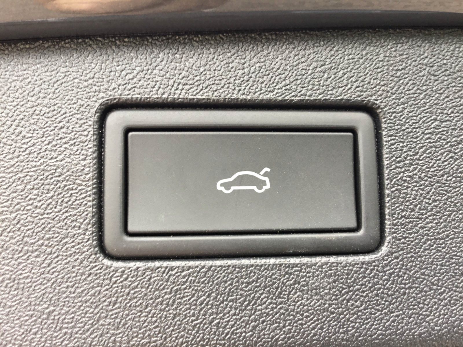 Fahrzeugabbildung Volkswagen Tiguan 1.5 eTSI DSG Elegance+AHK+Navi+18"+Kamera