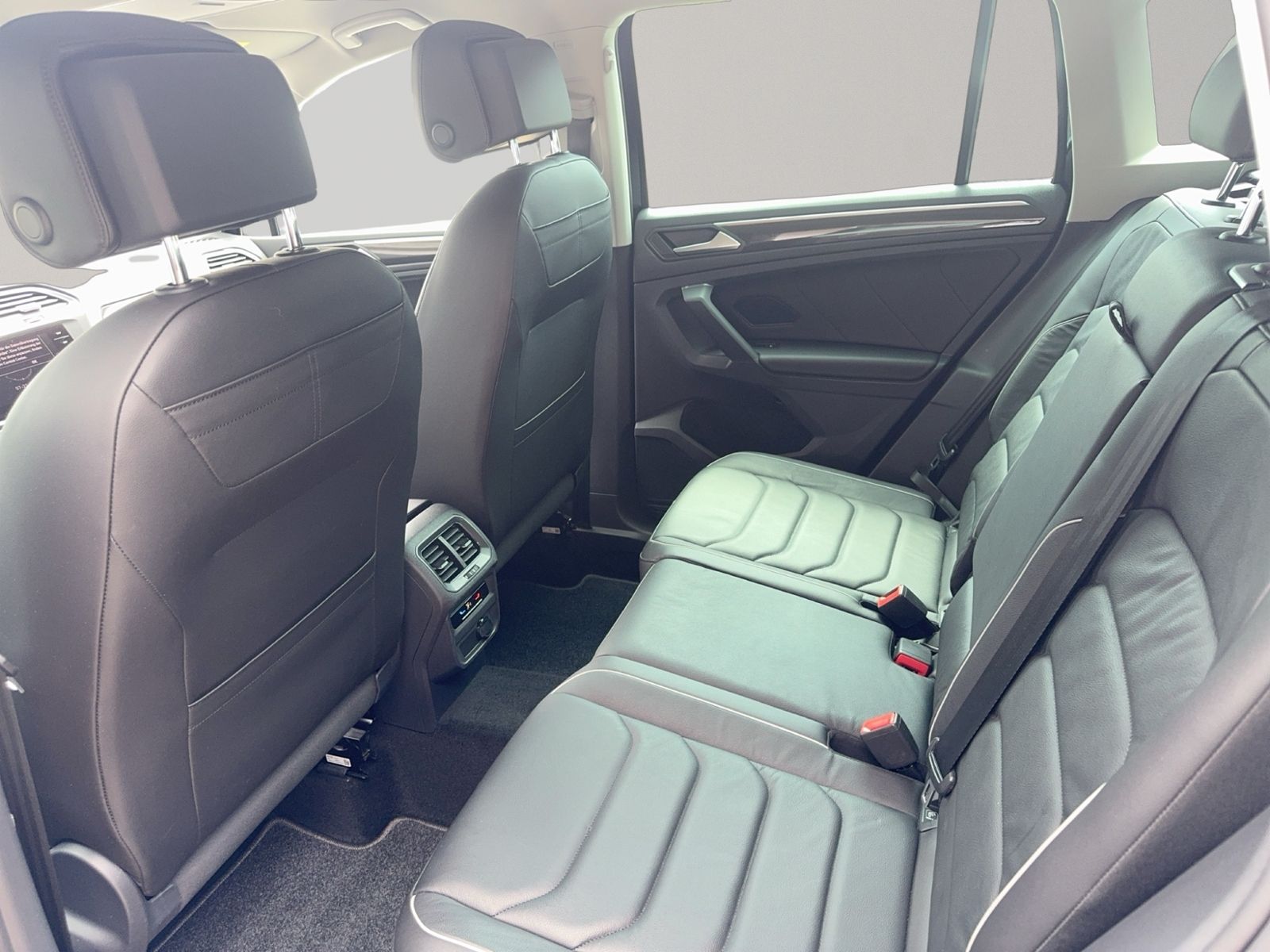 Tiguan 2.0 TSI Elegance 4Motion, AHK, Navi, Spor