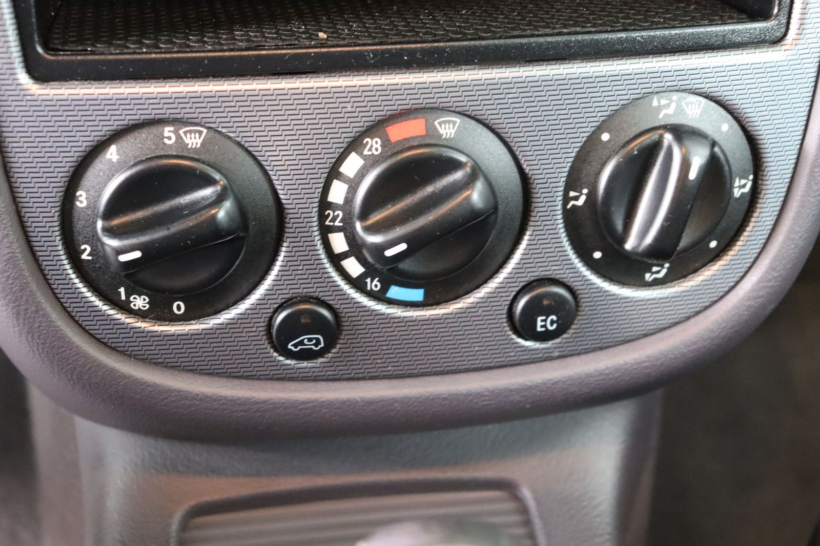 Fahrzeugabbildung Mercedes-Benz A 160 AVANTGARDE * Teill. * HU/AU 04.26