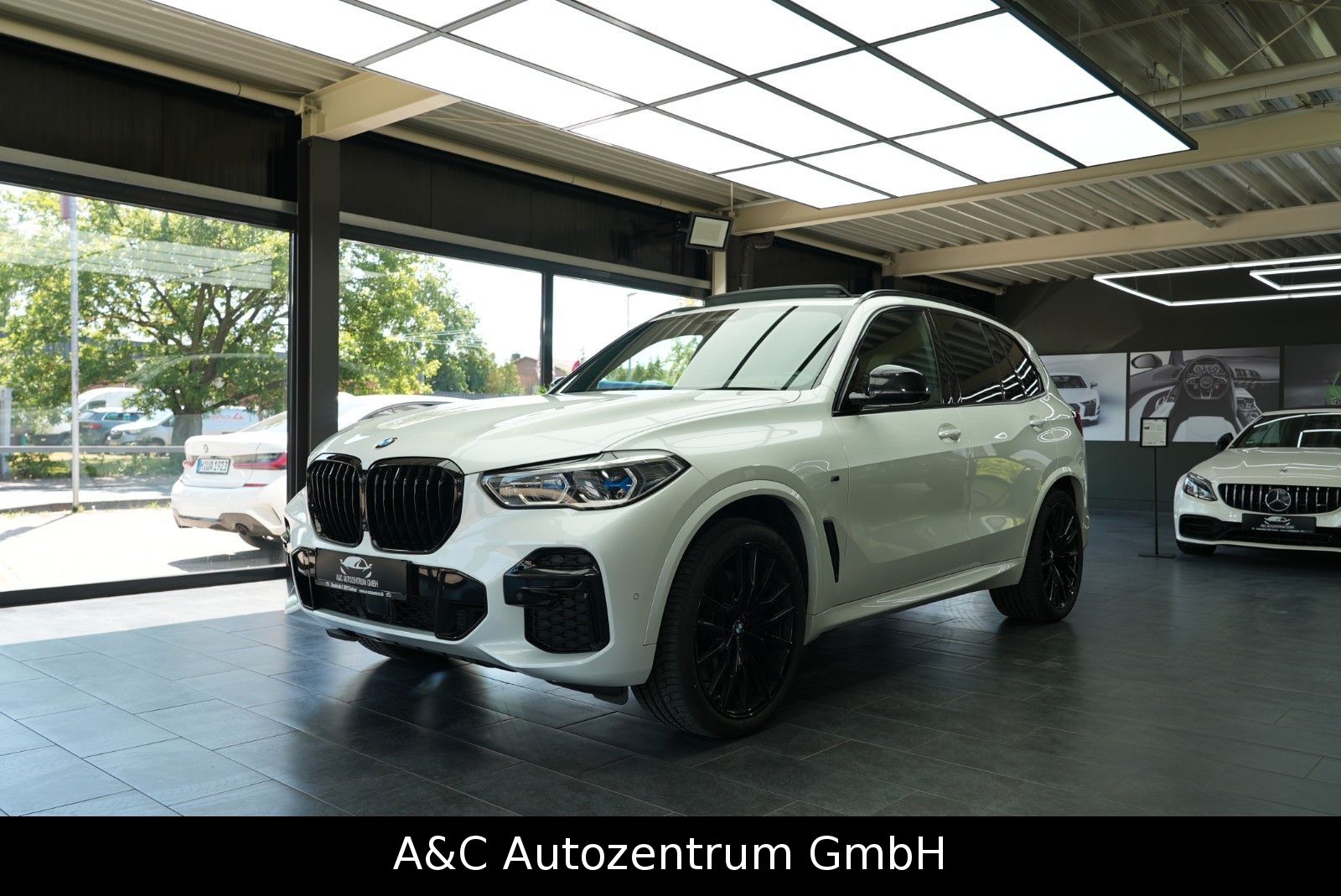 BMW X5 M50i