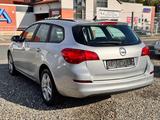 Opel Astra J Sports Tourer Edition - Opel Astra aus 2010: Sports Tourer
