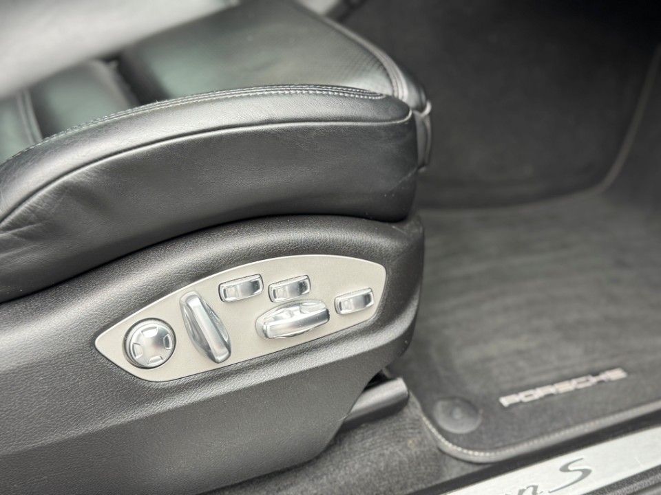 Fahrzeugabbildung Porsche Macan S 18er Pano Bi-Xenon PDLS DAB+ ...