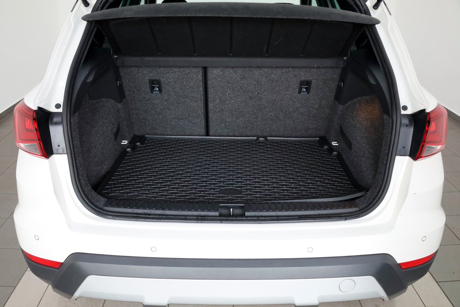 Fahrzeugabbildung SEAT Arona Xcellence Navi,SH,PDC,Kamera,SR+WR