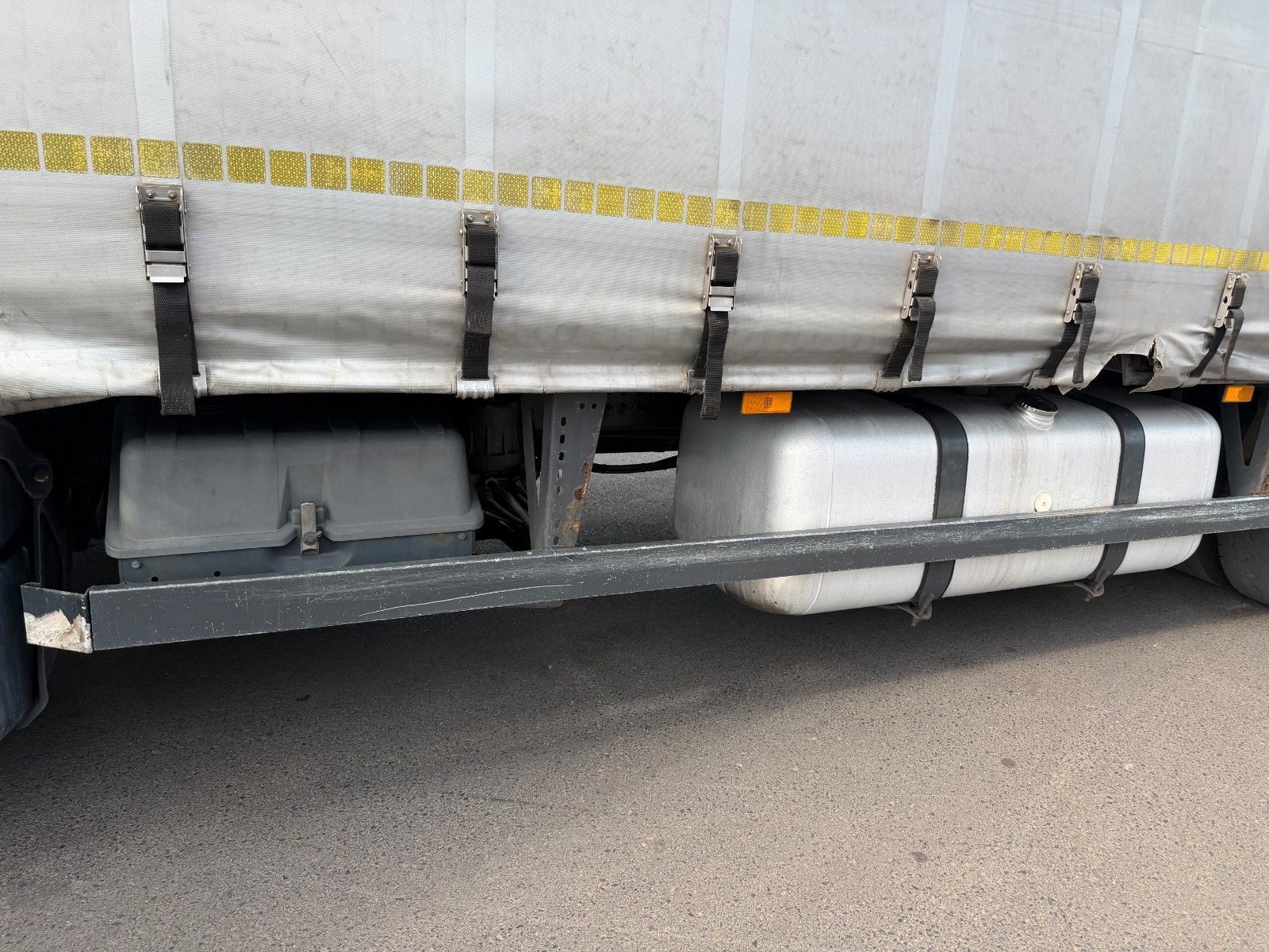 Fahrzeugabbildung Mercedes-Benz Actros 2545 L 6x2 Retarder Schiebeverdeck