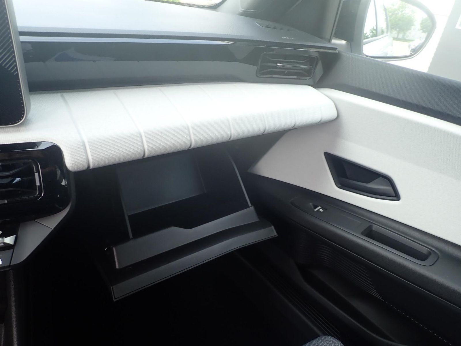 Fahrzeugabbildung Renault R 4 E-Tech elektrisch Advance 150 Comfort Range