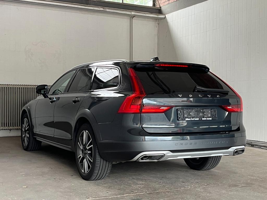 Volvo V90 Cross Country