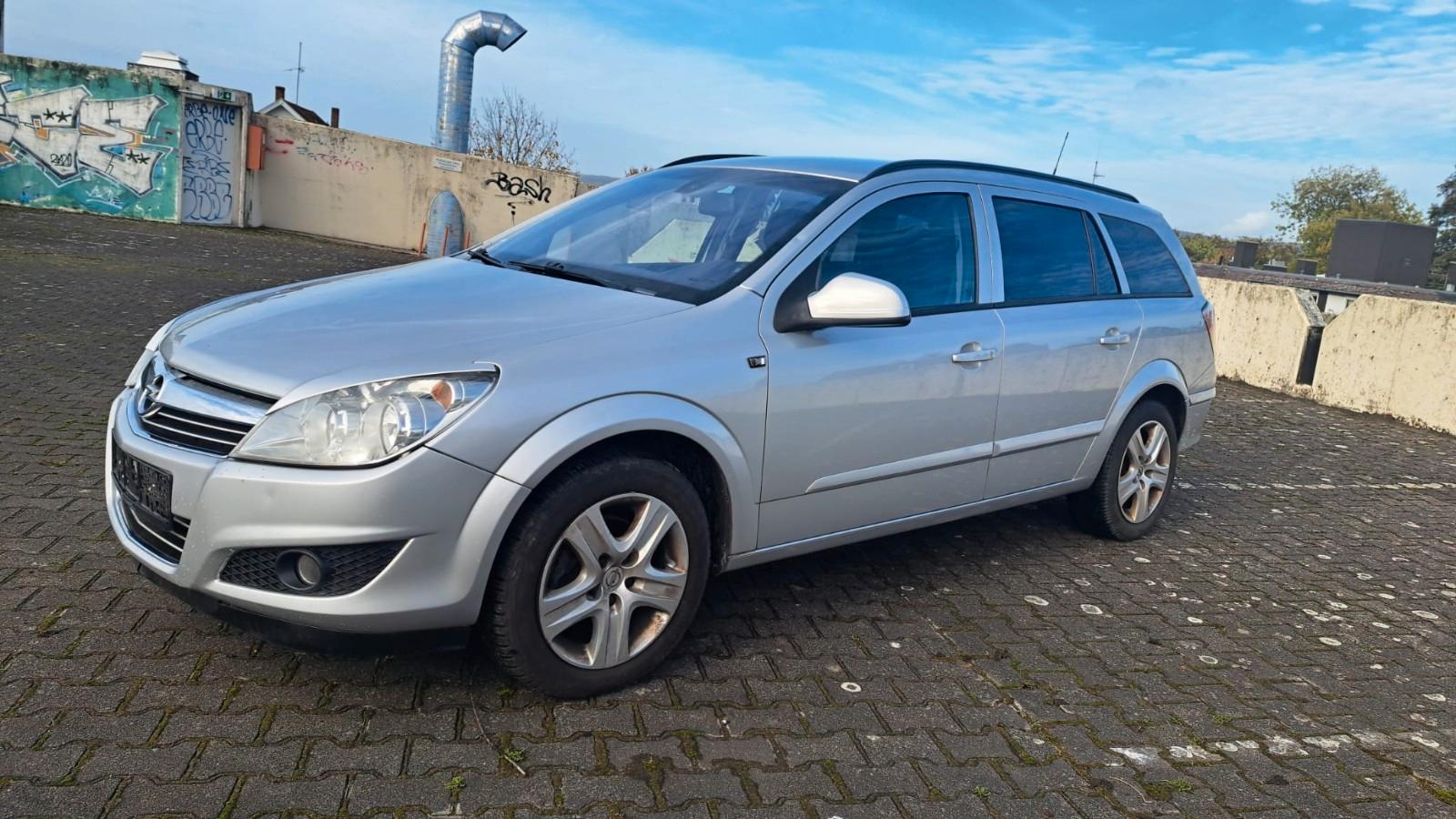 Opel Astra 2010 — photo 5