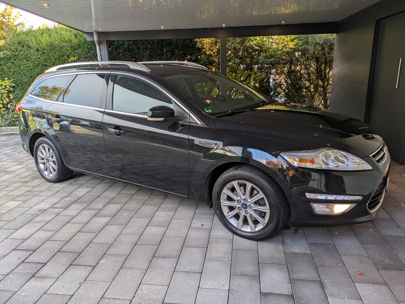 Ford Mondeo 2012 — rear view