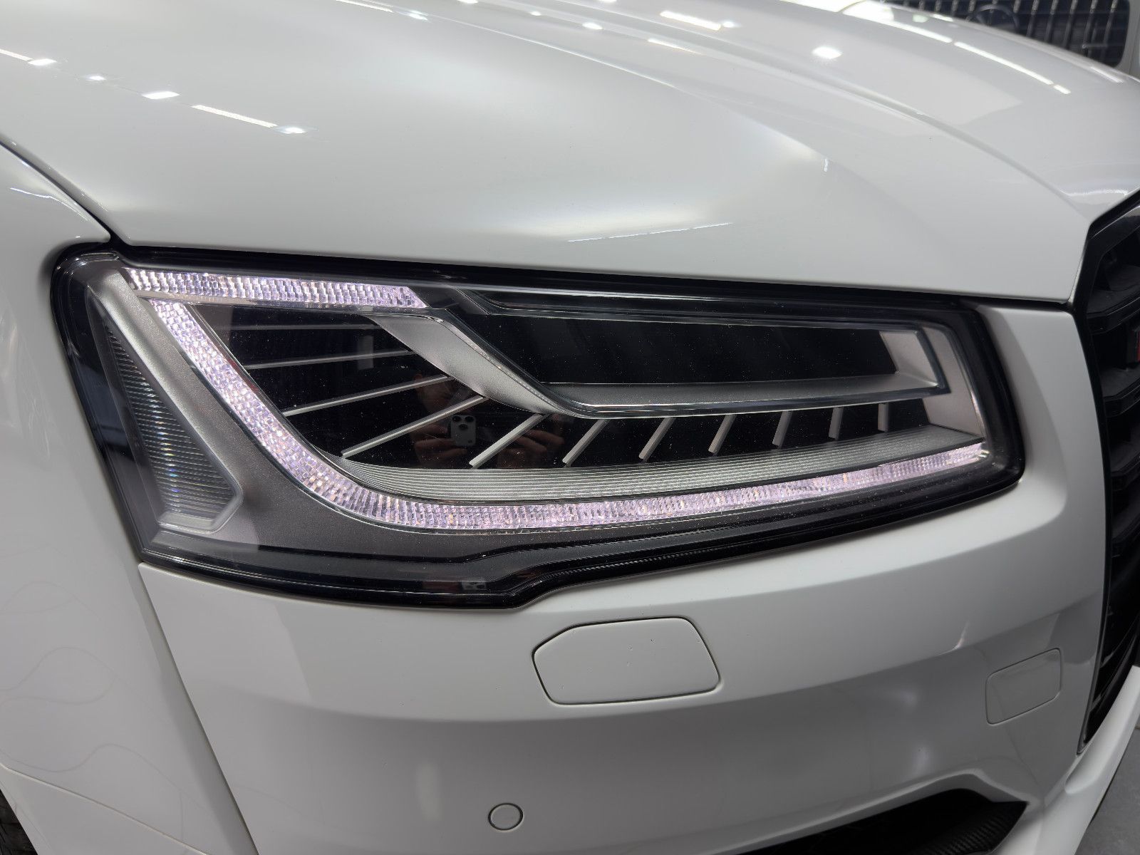 Fahrzeugabbildung Audi S8 4.0 TFSI quattro plus |KERAMIK|CARBON|MASSAGE