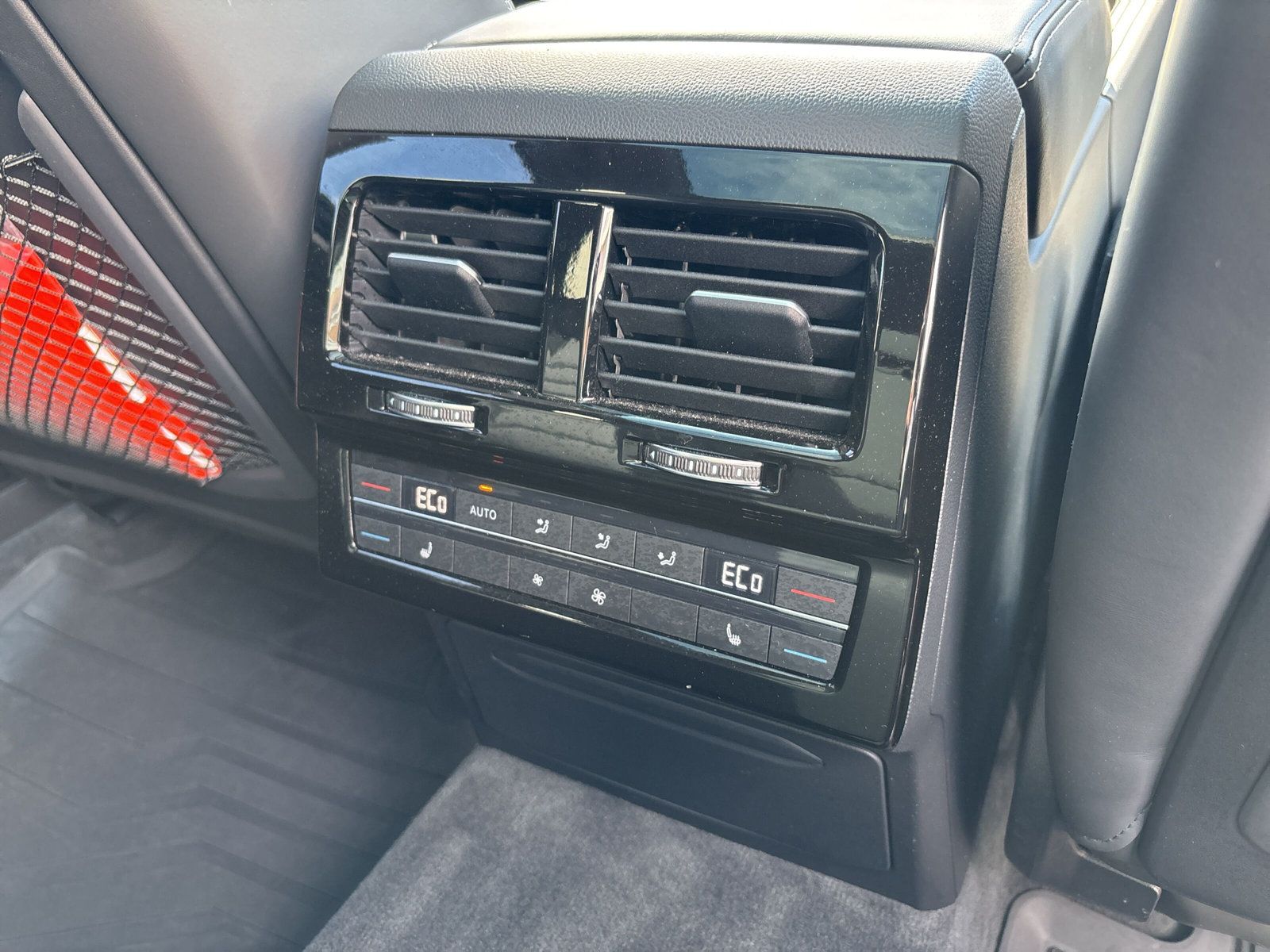 Fahrzeugabbildung Volkswagen Touareg 3.0 TDI 4Mot. R-Line AHK PANO HuD Keyles