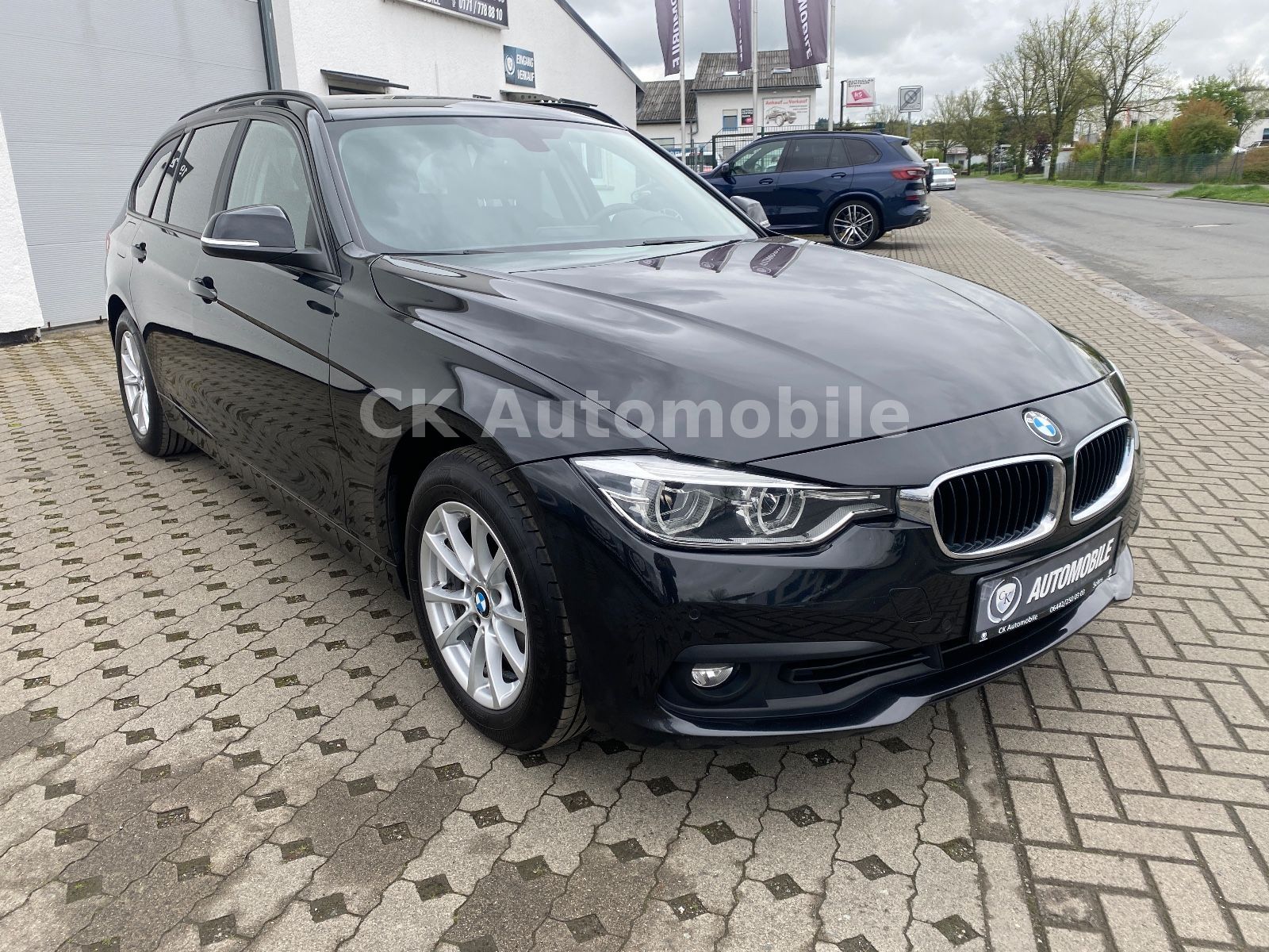 Fahrzeugabbildung BMW 320 I Touring Advantage Automatik/Navi/LED/PDC
