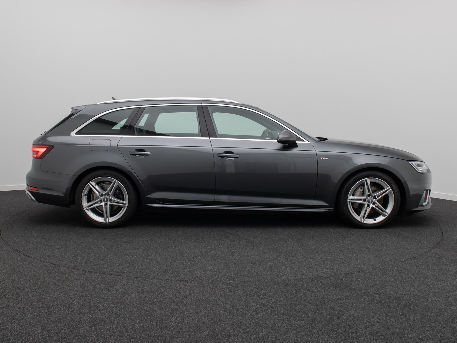 Fahrzeugabbildung Audi A4 quattro SLine Kamera DAB Massage Panorama 18"