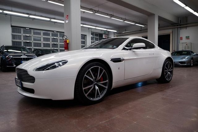Aston Martin V8 Vantage ASTON MARTIN - V8 VANTAG
