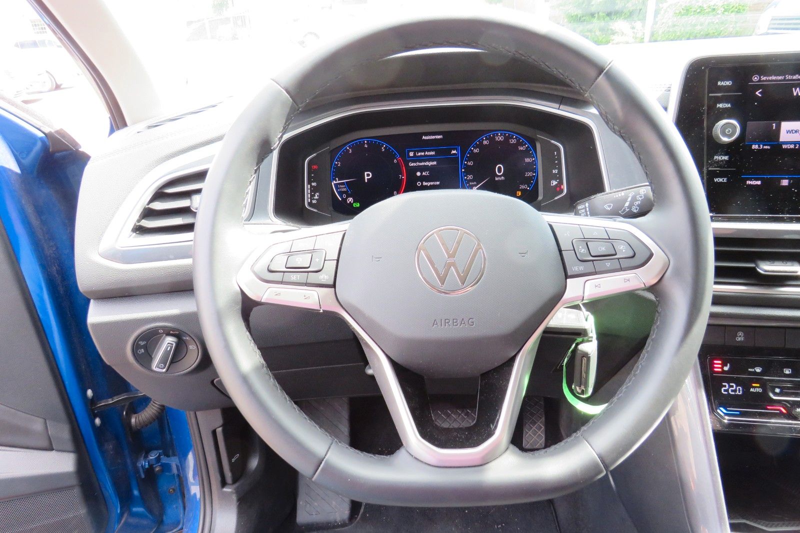 Fahrzeugabbildung Volkswagen T-Roc Style ACC APP MASSAGE SITZH. 17`KAMERA 1.H