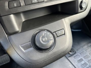 Fahrzeugabbildung Opel Vivaro 2.0 Kasten Edition M*Kamera*Klima*PDC*