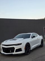 Chevrolet Camaro 6.2 V8 Sport AT Sport - Chevrolet Camaro mit Benzin-Antrieb: Coupé, Weiß, 6.2