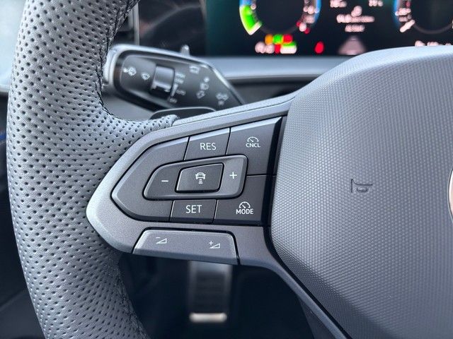 Fahrzeugabbildung Volkswagen Tayron 1.5eHybrid DSG R-LINE AHK+LEDER+PANO+20"+