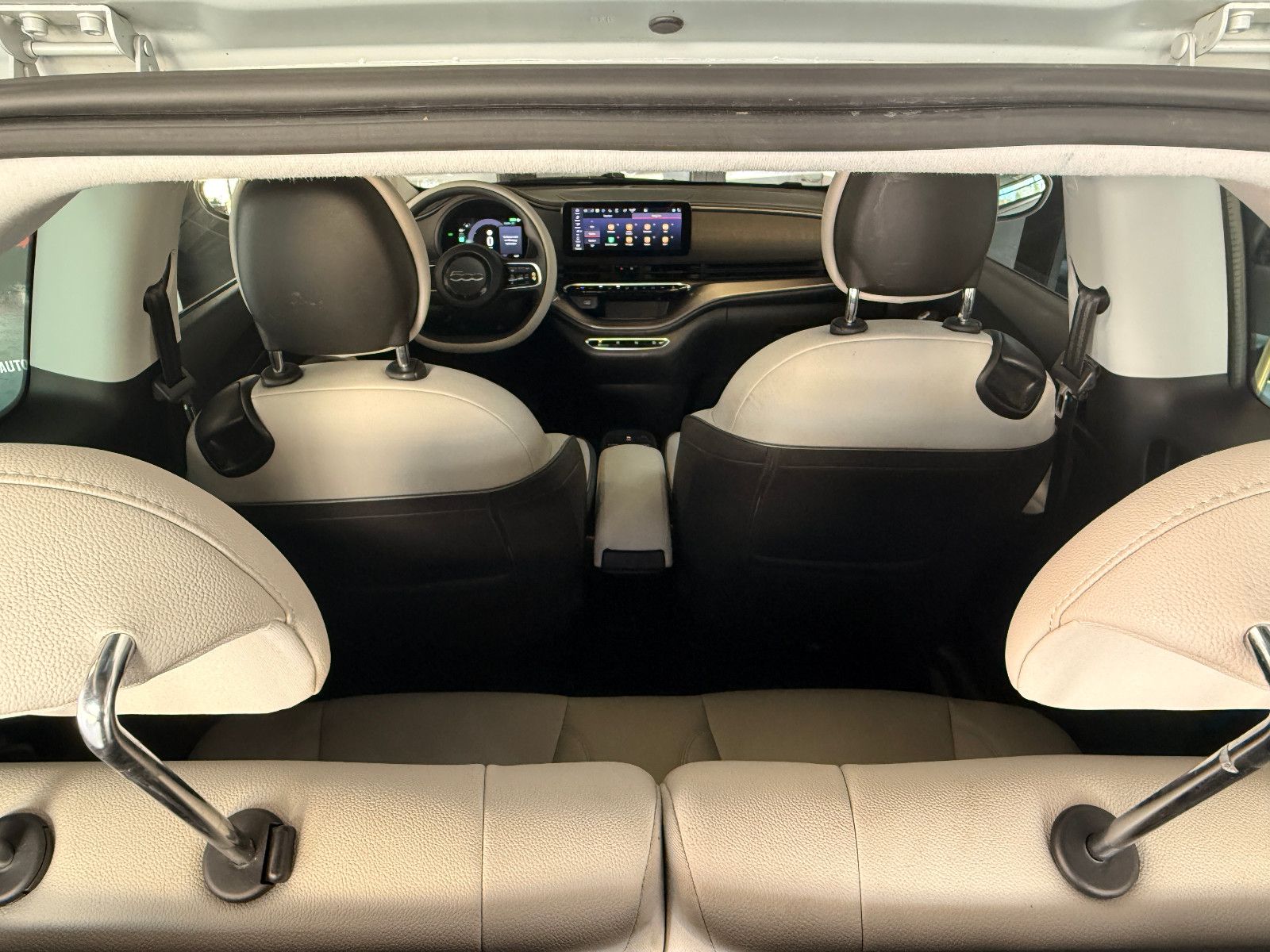 Fahrzeugabbildung Fiat 500e/ 3+1 /LA PRIMA/APPLE/NAVI/KAMERA/LED/LEDER