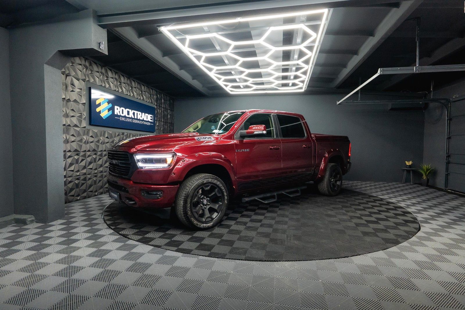 Fahrzeugabbildung Dodge RAM 5.7 V8 HEMI 4x4 OFFROAD Night AXLE LOCK 19%