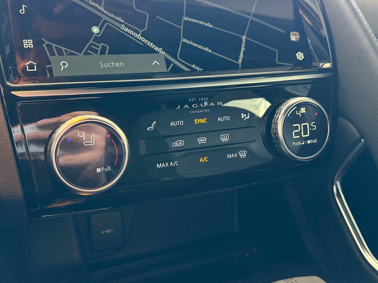 Fahrzeugabbildung Jaguar E-PACE S AWD/BLACK-PACK/360°KAM/LED/3D-KAMERA/
