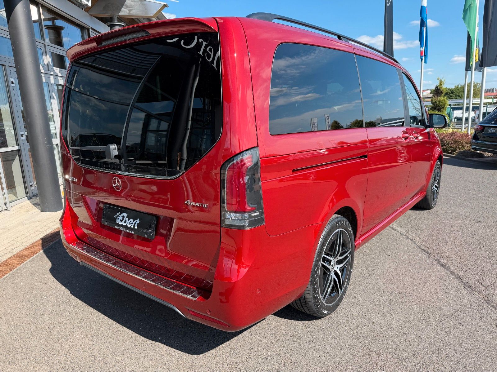 Fahrzeugabbildung Mercedes-Benz V 300 d STYLE AMG 4MATIC AIRMATIC DISTRONIC Pano