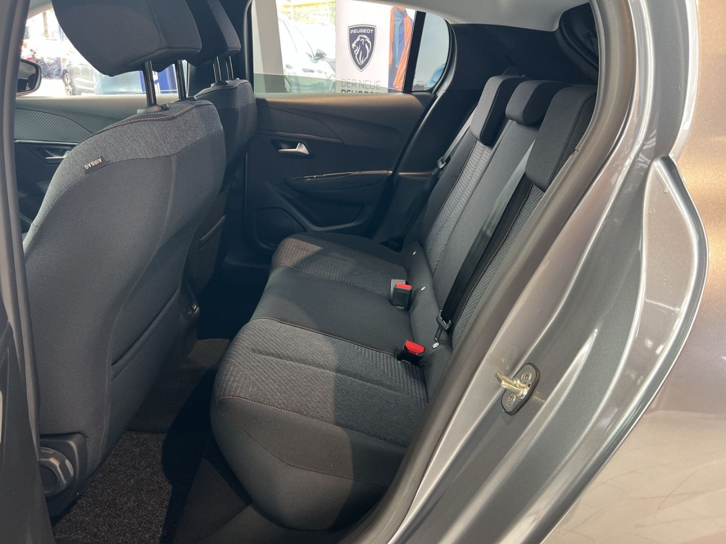 Fahrzeugabbildung Peugeot 208 Business Elektro 156 Navi DAB SHZ Keyless