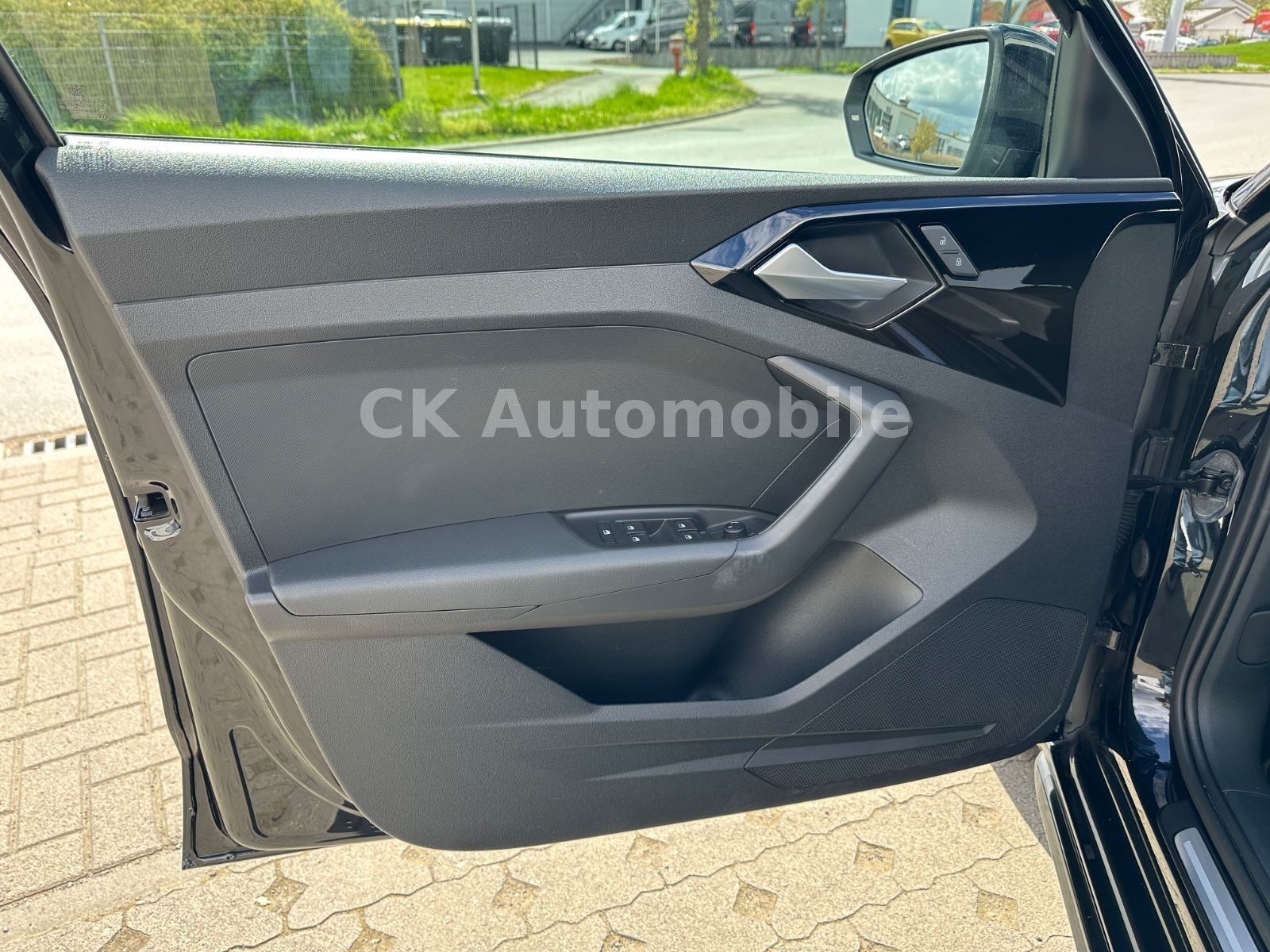 Fahrzeugabbildung Audi A1 Sportback 30 TFSI DSG S-Line/MMI Plus/PDC