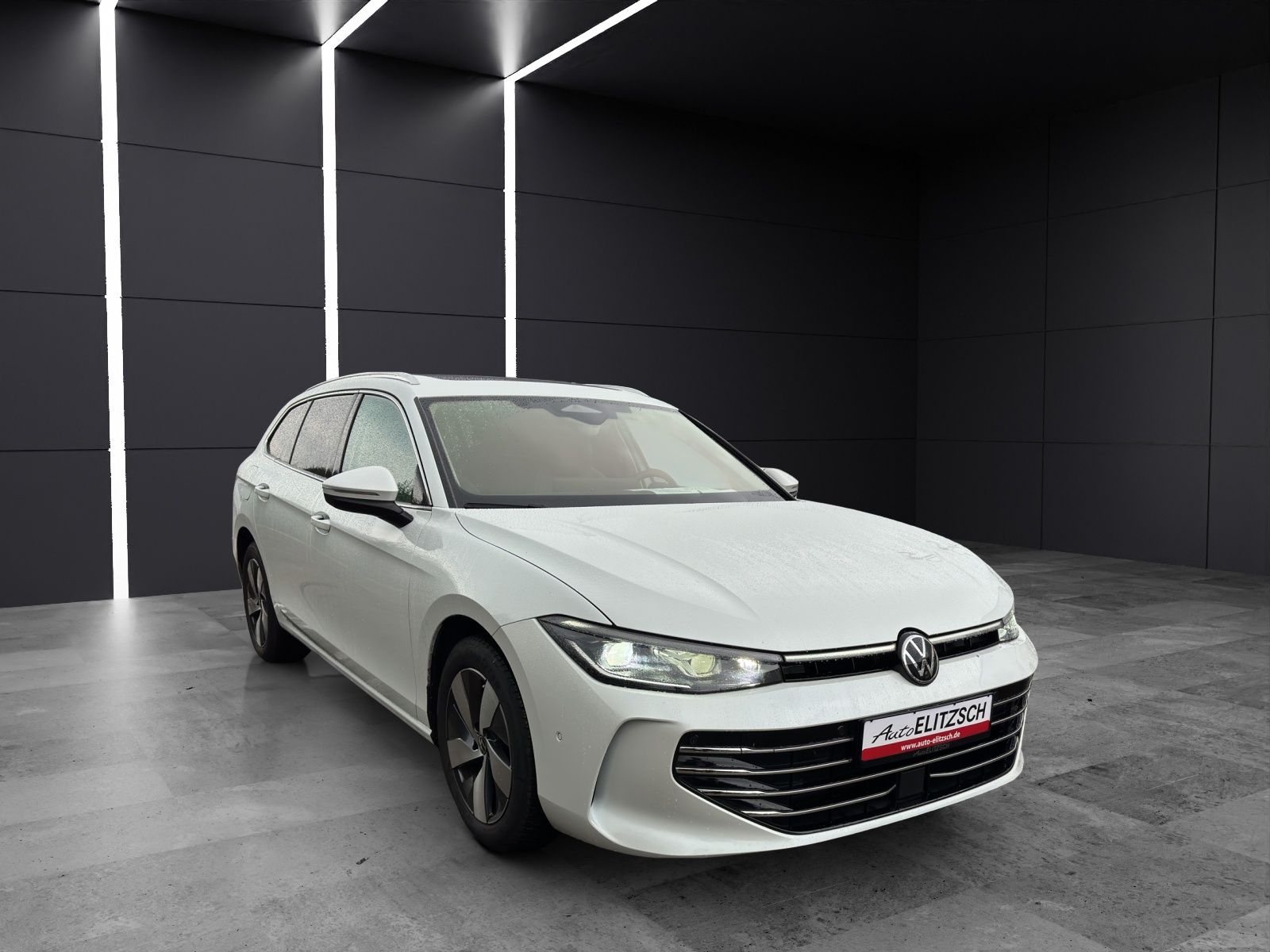 Fahrzeugabbildung Volkswagen Passat TDI Elegance DSG Matrix Standhzg AHK Navi
