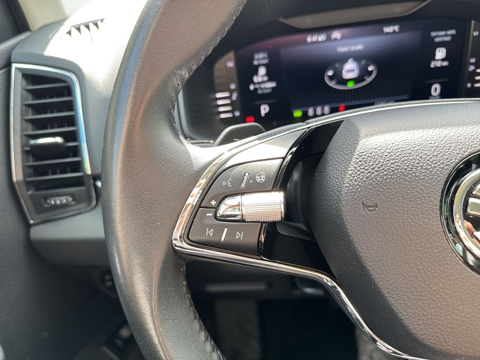Karoq 1.5 TSI ACT Tour, AHK, elektr. Heckklappe,
