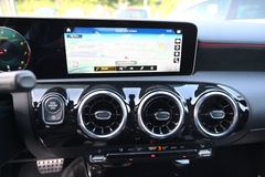 MERCEDES-BENZ A 250 AMG Line Navi Leder LED PDC MERCEDES-BENZ A 250 AMG Line Navi Leder LED PDC
