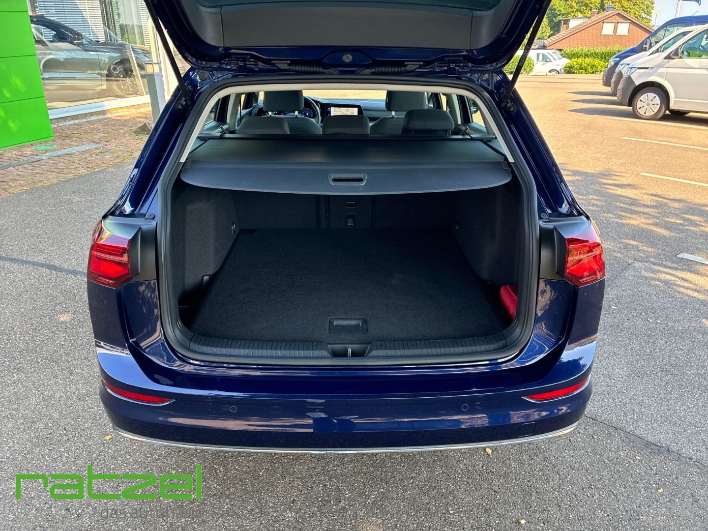 Fahrzeugabbildung Volkswagen Golf Variant VIII 1.5 TSI STYLE +NAVI+IQ.LIGHT