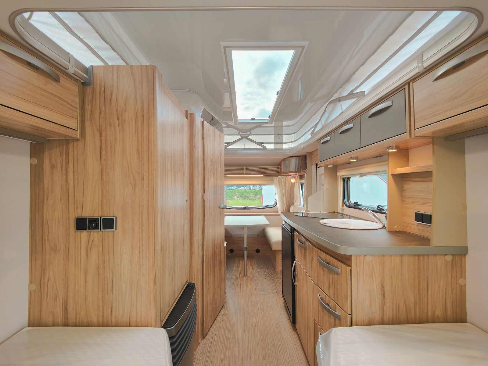 Fahrzeugabbildung HYMER / ERIBA / HYMERCAR Feeling 442 - 6.824€ Sparen!!!