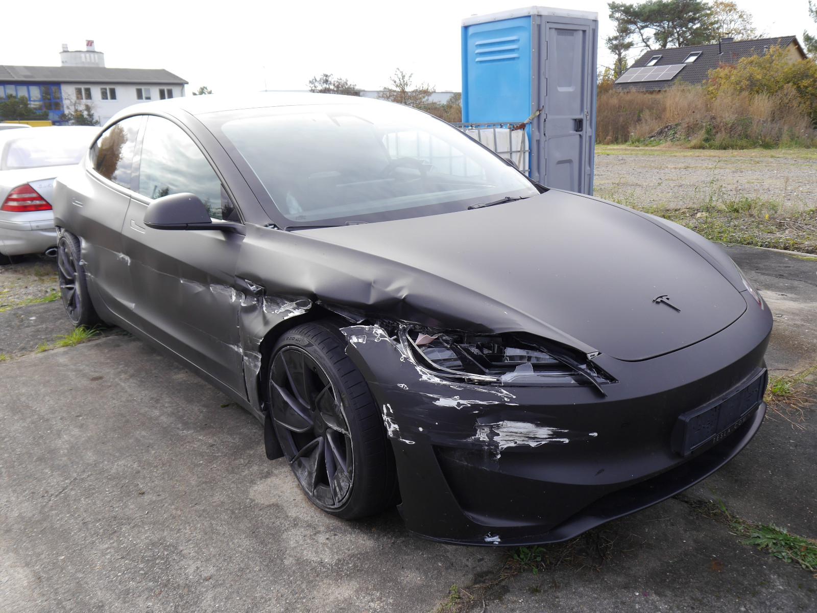 Tesla Model 3 Performance Dual AWD Highland