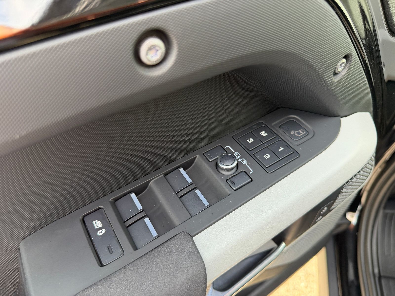 Fahrzeugabbildung Land Rover Defender 110 XS Edition/PANO/AHK/MERIDIAN/3D-KAM