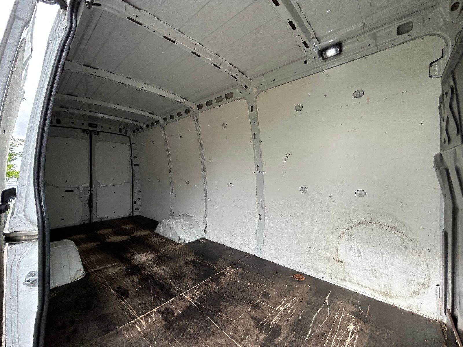 Fahrzeugabbildung Iveco Daily Kasten HKa 35 C ... V Radstand 4100