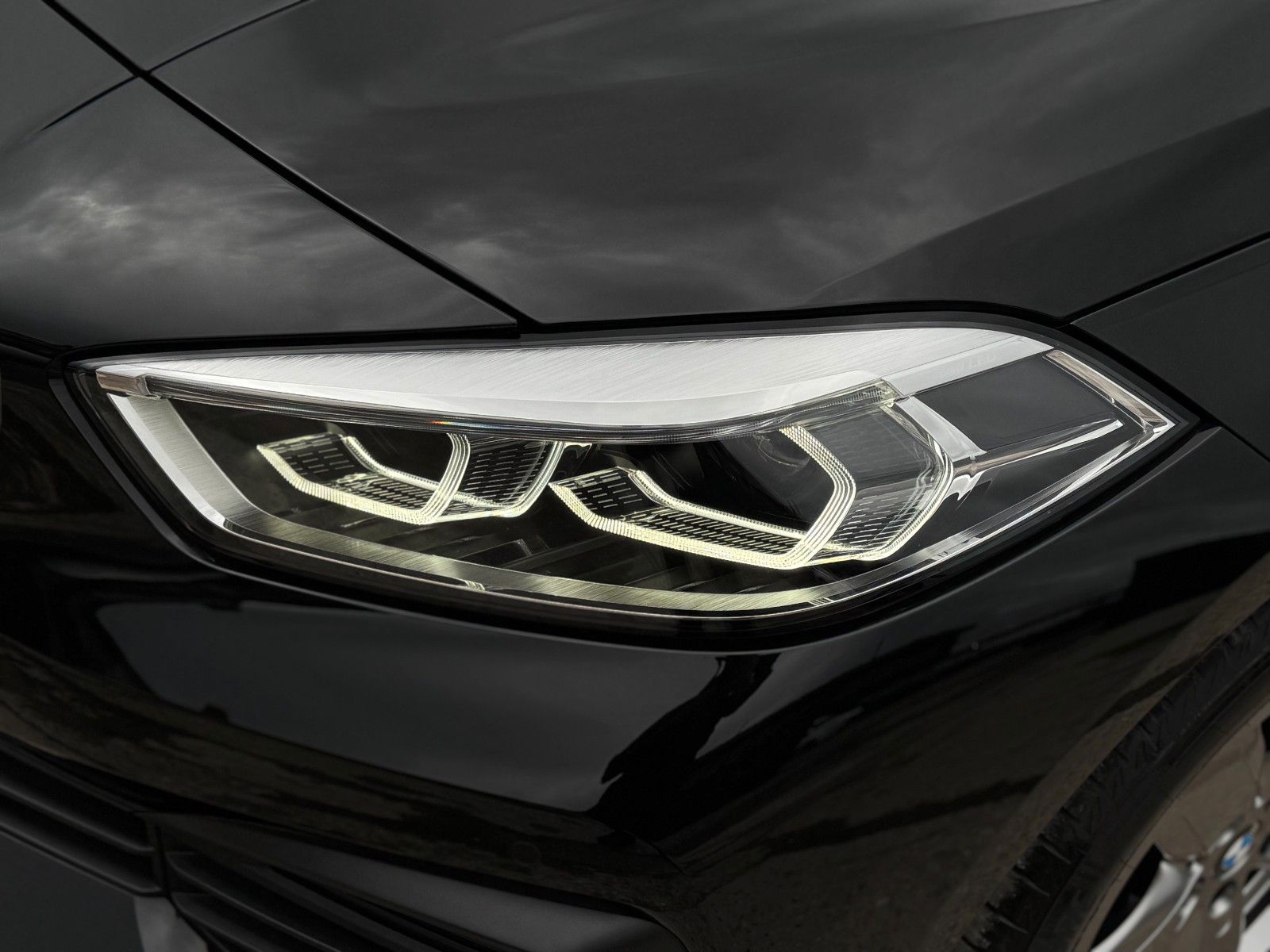 Fahrzeugabbildung BMW 116i Advantage CarPlay BT SHZ PDC Lim Temp LKAS